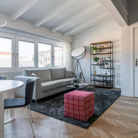 Apartman Chiaroscuro By Al *