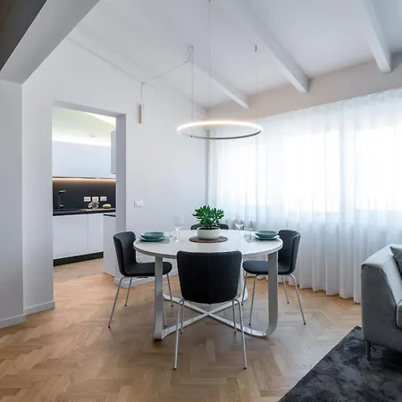 Apartman Chiaroscuro By Al *